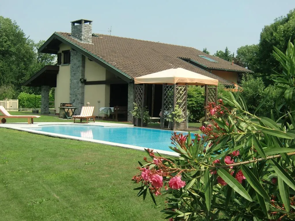B&B Il Ciliegio Lomnago 0*,